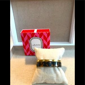 Jaya hinged bracelet. Gold tone and tortoise.